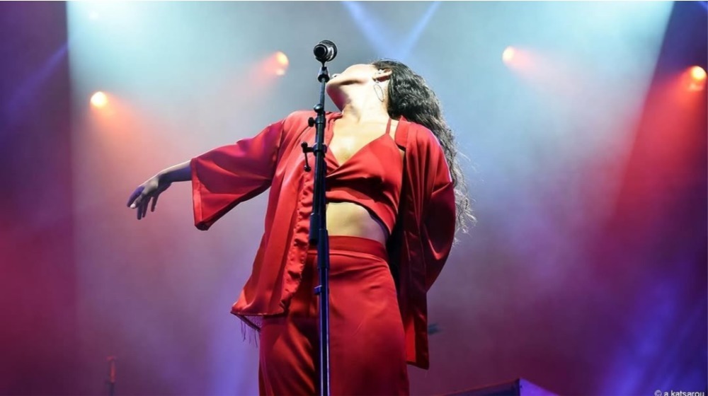 Κύπρια τραγουδίστρια εξομολογείται: "Μας περνάνε για ζευγάρι με τον πατέρα μου" [βίντεο]